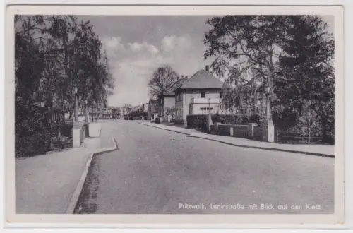 86914 Ak Pritzwalk. Leninstraße mit Blick auf den Kietz. 1958