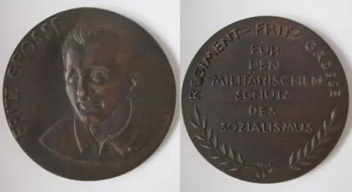 DDR Plakette NVA Regiment Fritz Grosse für den Militärischen Schutz (172675)