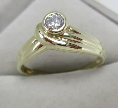 eleganter 333er Gold Ring mit farblosem Schmuckstein (167930)