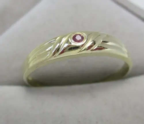eleganter 333er Gold Ring mit kleinem Rubin (163079)