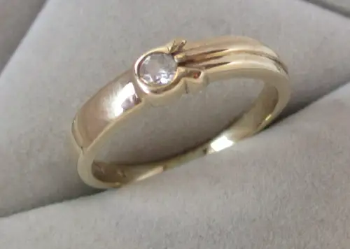 eleganter 333er Gold Ring mit farblosem Schmuckstein (134823)