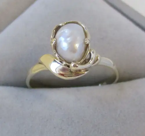 eleganter 333er Gold Ring mit Perlmuttapplikation (167108)