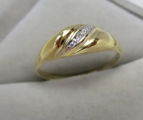 eleganter 333er Gold Ring mit kleinem Diamanten (161227)