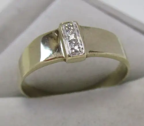 eleganter 333er Gold Ring mit 3 kleinen Diamanten (167938)
