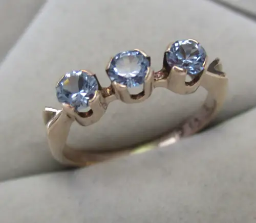 eleganter 333er Gold Ring mit 3 blauen Spinell Edelsteinen (168195)