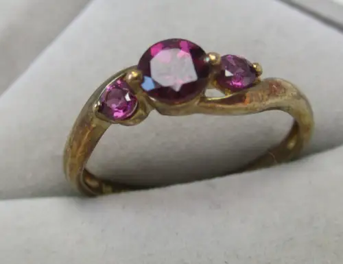 hochwertiger 333er Gold Ring mit 3 Amethysten (163464)