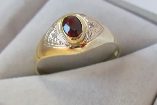 eleganter 333er Gold Ring Granatschmuck mit Diamanten (167351)