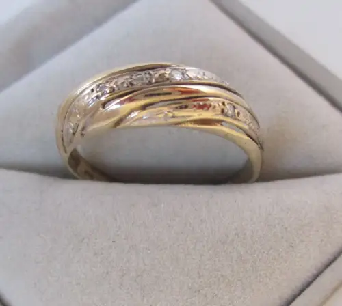 eleganter 333er Gold Ring mit 5 Diamanten (163043)