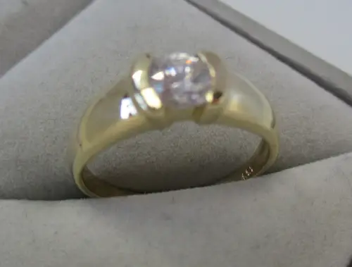 eleganter 333er Gold Ring mit farblosem Schmuckstein (167039)