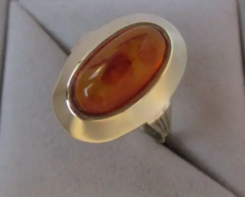 eleganter 333er Gold Ring mit großem Bernstein (163408)