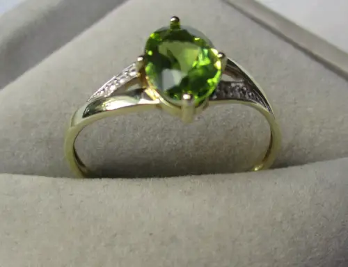 hochwertiger Damen Ring 333er Gold mit grünem Edelstein (168208)