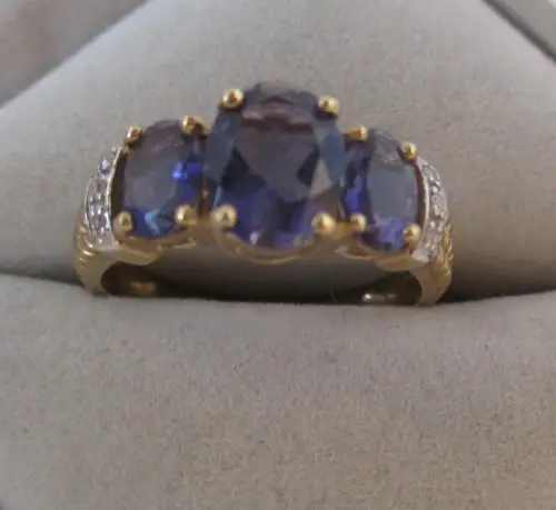 hochwertiger Damen Ring 375er Gold mit 3 Amethysten und Diamanten (161487)