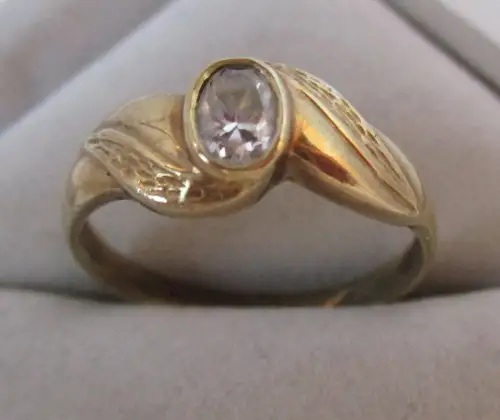 eleganter Damen Ring 333er Gold mit farblosem Schmuckstein (167377)