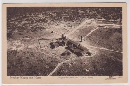 907206 AK Brocken. Kuppe mit Hotel. Fliegeraufnahme aus 1310 m. Höhe. um 1930