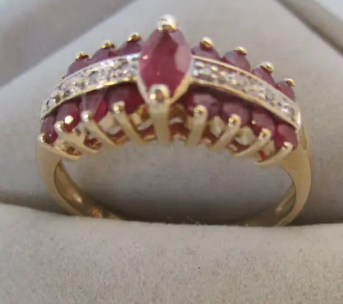 eleganter Damen Ring 333er Gold mit Rubinen und Diamanten (168118)