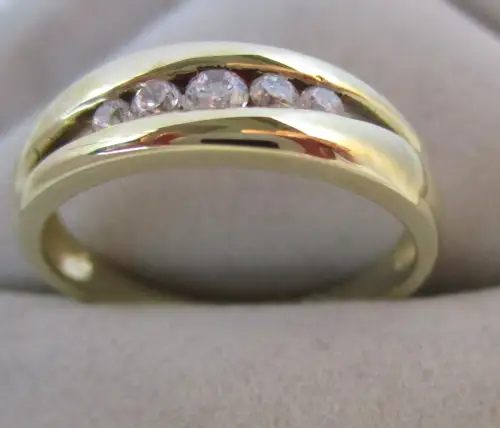 eleganter Damen Ring 333er Gold mit farblosenen Schmucksteinen (163639)