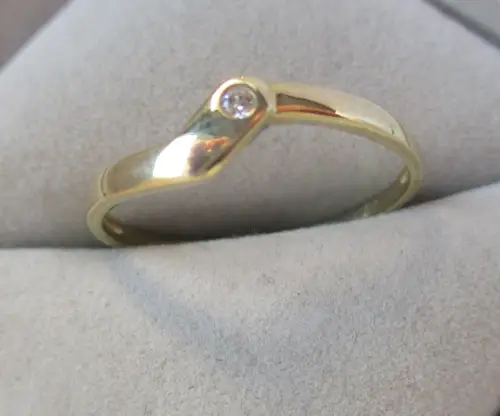 eleganter Damen Ring 333er Gold mit farblosenem Schmuckstein (168210)