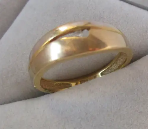 eleganter Damen Ring 333er Gold mit kleinem Diamant (159887)