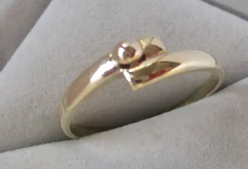 eleganter Damen Ring 333er Gold mit kleiner Goldperle (133273)