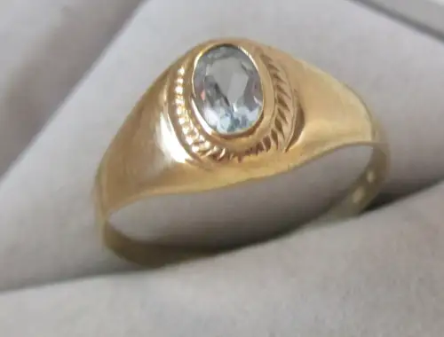 eleganter Damen Ring 333er Gold mit blassblauem Topas Edelstein (110338)