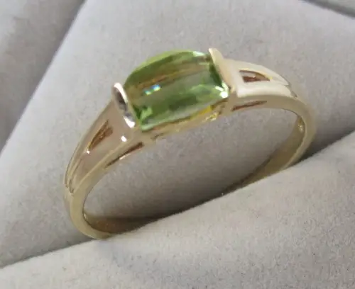 hochwertiger Damen Ring 333er Gold mit grünem Citrin Edelstein (107692)