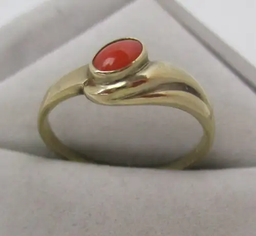 charmanter Ring 333er Gold mit Koralle (162296)