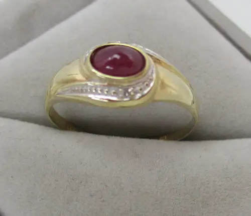 hochwertiger Ring 333er Gold mit Rubin und 2 Diamanten (163490)