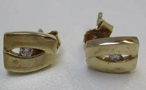 elegante 333er Gold Ohrringe Ohrstecker mit kleinem Schmuckstein (115082)