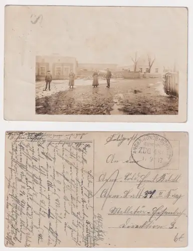 66100 Foto Ak Feldpost Angemünde Soldaten und Frauen auf Dorfplatz 1917