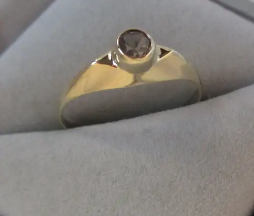 charmanter 333er Gold Ring mit farblosem Spinell Edelstein (161223)