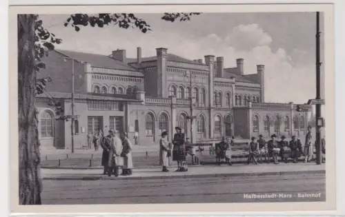 38191 Ak Halberstadt. Harz. Bahnhof. 1953