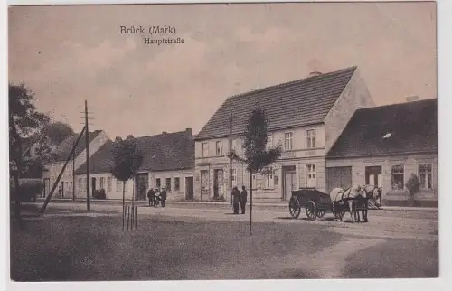 901440 Ak Brück (Mark) Hauptstrasse mit Pferdekutsche um 1920