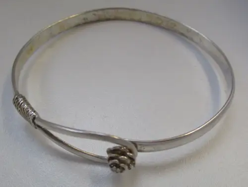 eleganter Armreif 925er Silber Schlinge über Blüte als Verschluss (108173)