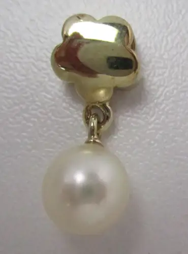 eleganter 333er Gold Kettenanhänger in Blütenform mit kleiner Perle (106851)