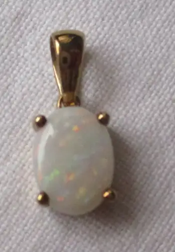 eleganter 333er Gold Kettenanhänger mit kleinem Opal Edelstein (104452)