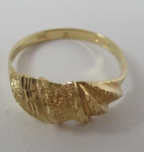 eleganter 585er Gold Damen Ring mit strukturiertem Ringkopf (158024)