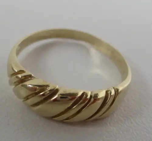 eleganter 585er Gold Damen Ring mit geriffeltem Ringkopf (165154)