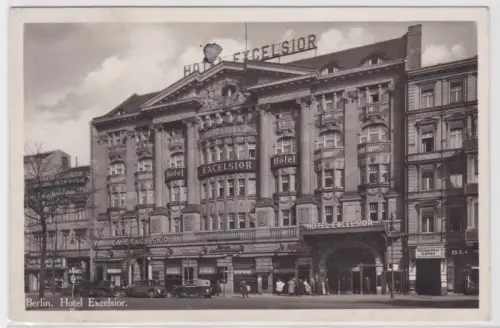61804 Ak Berlin - Partie vor dem Hotel und Cafe "Excelsior" 1936