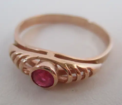 russischer Damen Ring 583er Gold Rosé mit Rubin Edelstein (110792)
