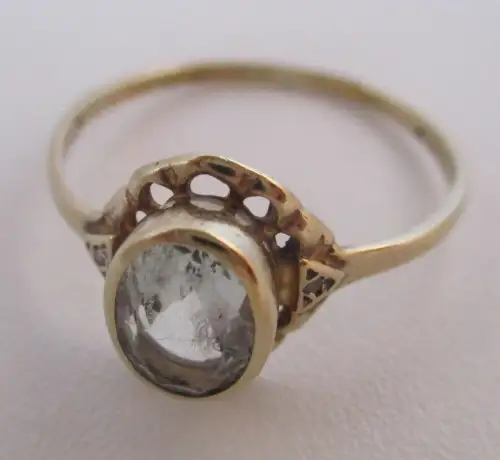 hochwertiger 333er Gold Ring mit blassblauem Edelstein + 2 Diamanten (112247)