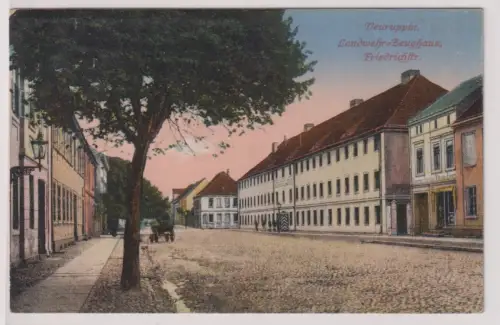 00391 Ak  Neuruppin . Landwehr-Zeughaus, Friedrichstraße. 1920