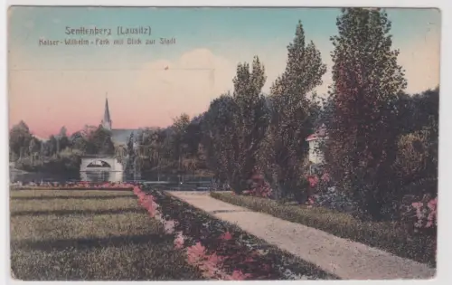 907885 Ak Senftenberg (Lausitz) Kaiser-Wilhelm-Park mit Blick zur Stadt um 1910