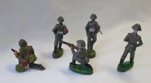 5x Masse Figur NVA KVP Soldaten in Uniform um 1950 (103385)