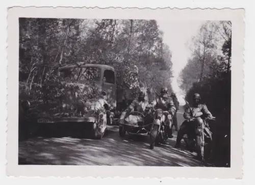 81267 Original Foto Wehrmacht Kolonne im Vormarsch im 2.Weltkrieg