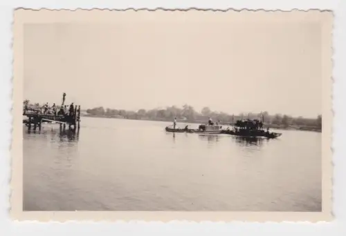 34382 Original Foto deutche Soldaten mit Flußfahre im 2.Weltkrieg