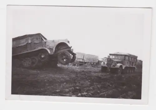 60469 Original Foto leichte Zugkraftwagen 3 t Sd.Kfz. 11 im 2.Weltkrieg