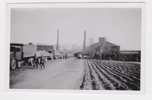 80201 Original Foto deutsche Militärkolonne im 2.Weltkrieg