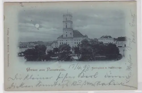 910333 Ak Gruss aus Neustrelitz. 17/4,98. Marktplatz m. Stadtkirche. 1898