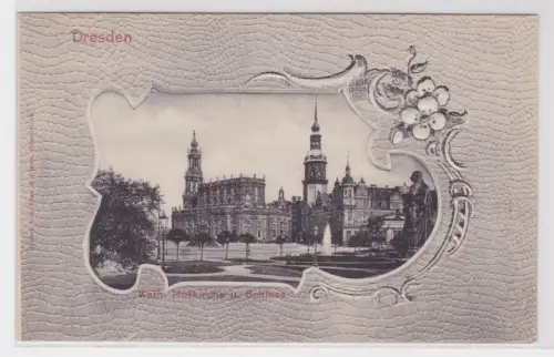 908680 Geprägte Ak Dresden. Kath. Hofkirche u. Schloss. um 1930