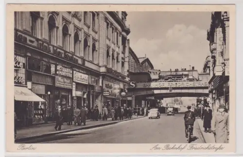 909133 Ak  Berlin. Am Bahnhof Friedrichstraße. 1940